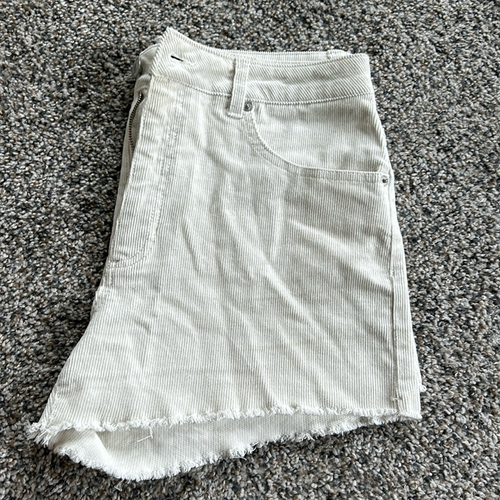 Forever21 Cream Corduroy Shorts size Large NEVER WORN